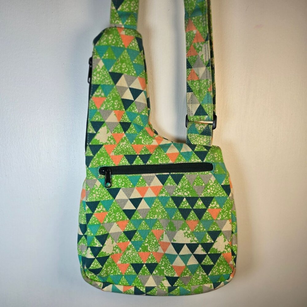Kavu Seattle Sling Purse Triangle Green Crossbody Hikers Bag Retired - Picture 3 of 5